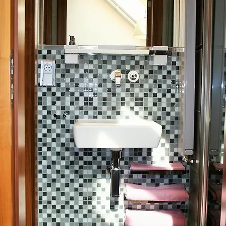 Opera Attic Apartman Prága