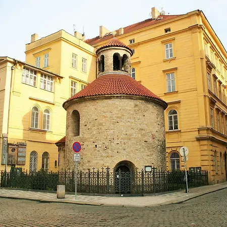 Daire Opera Attic Prag